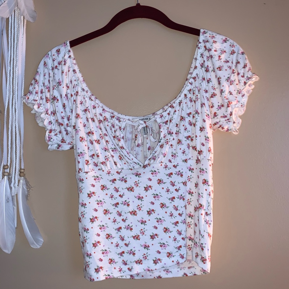 adorable floral front tie top 🌸